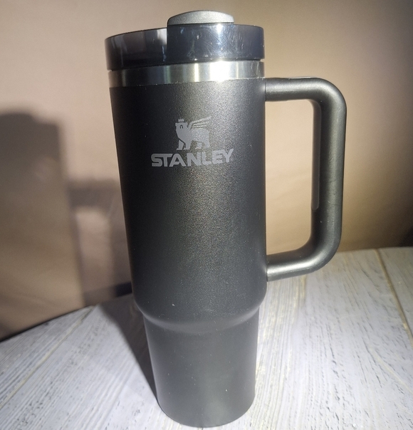 Stanley Black Travel Mug with Handle Quencher H2.0 FlowState Tumbler 30oz. - Picture 3 of 12